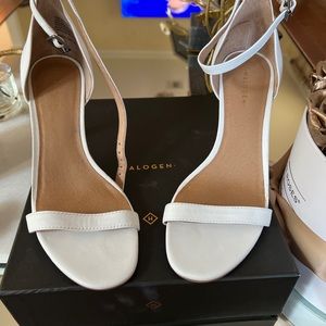 Halogen Women’s pumps in white. Literally worn once. Size 7